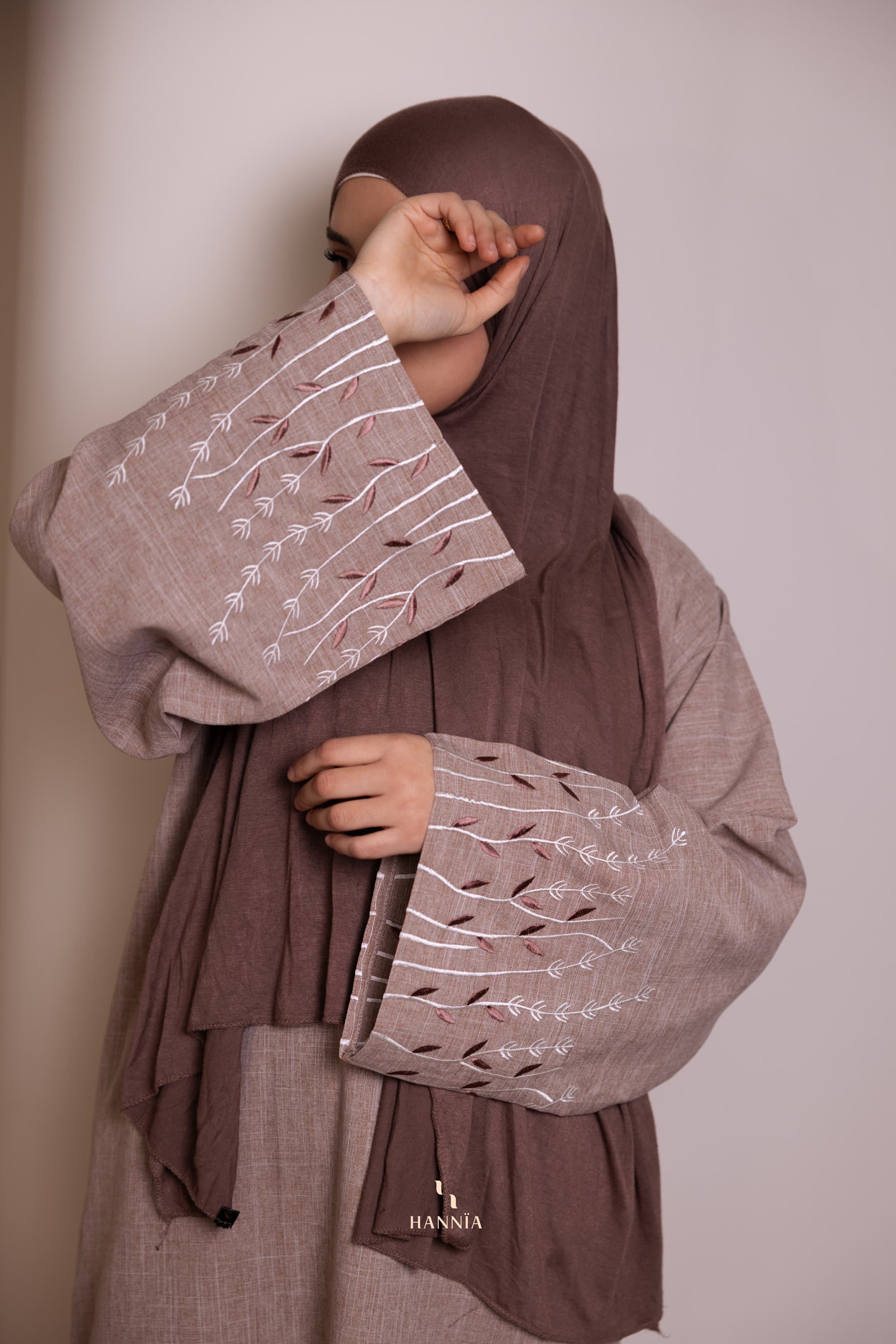 Zahra Linen Flower Abaya