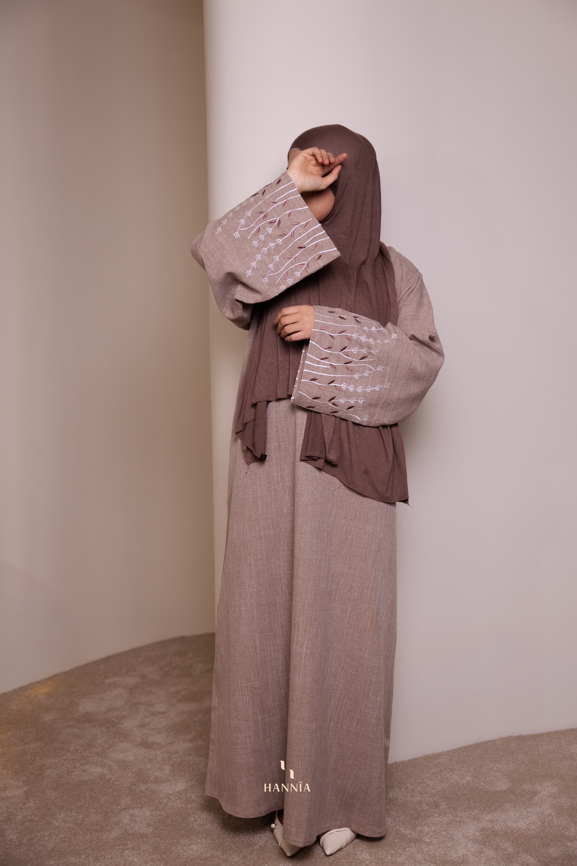 Zahra Linen Flower Abaya